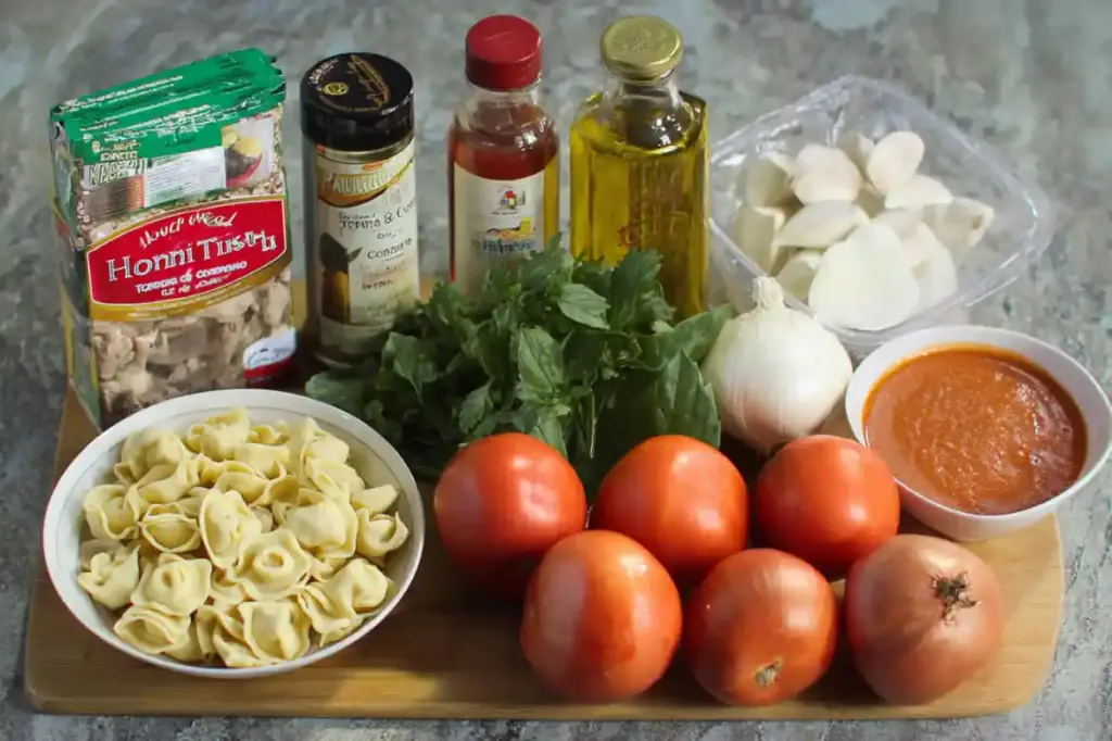 Crockpot Creamy Tomato Tortellini Soup