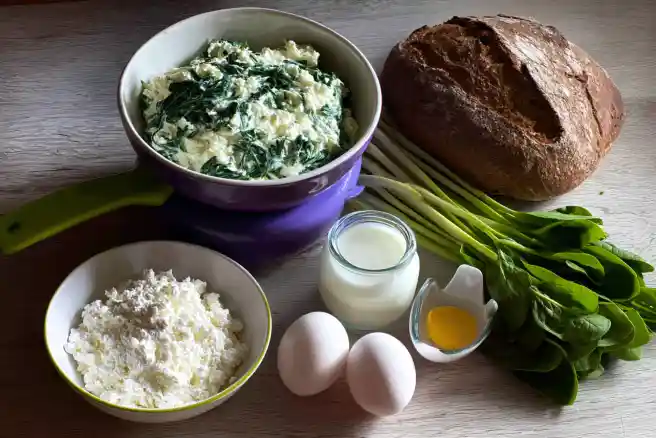Spinach Cottage Cheese Flagels